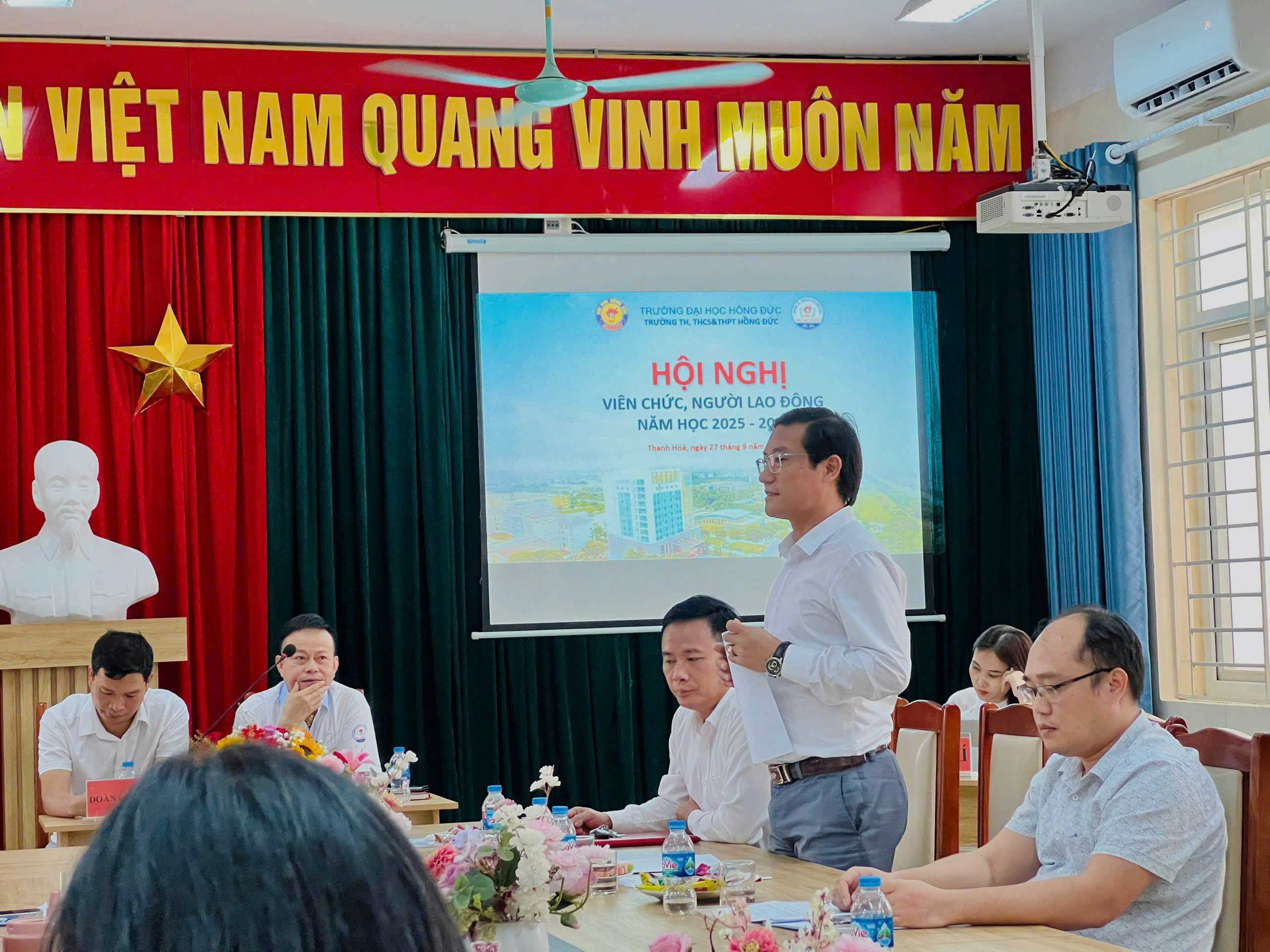 Trường TH, THCS&THPT Hồng Đức tổ chức thành công Hội nghị viên chức, người lao động năm học 2025 - 2026